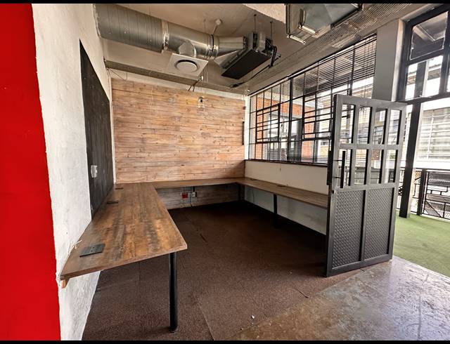 254M² OFFICE TO LET IN MILPARK